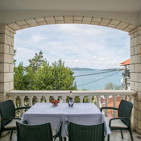 טרוגיר Apartments Lovric מראה חיצוני תמונה