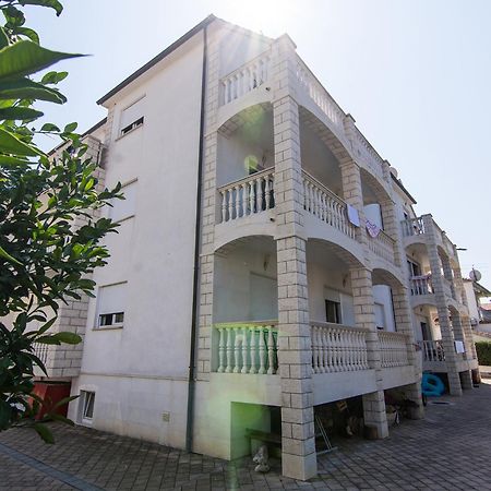 טרוגיר Apartments Lovric מראה חיצוני תמונה