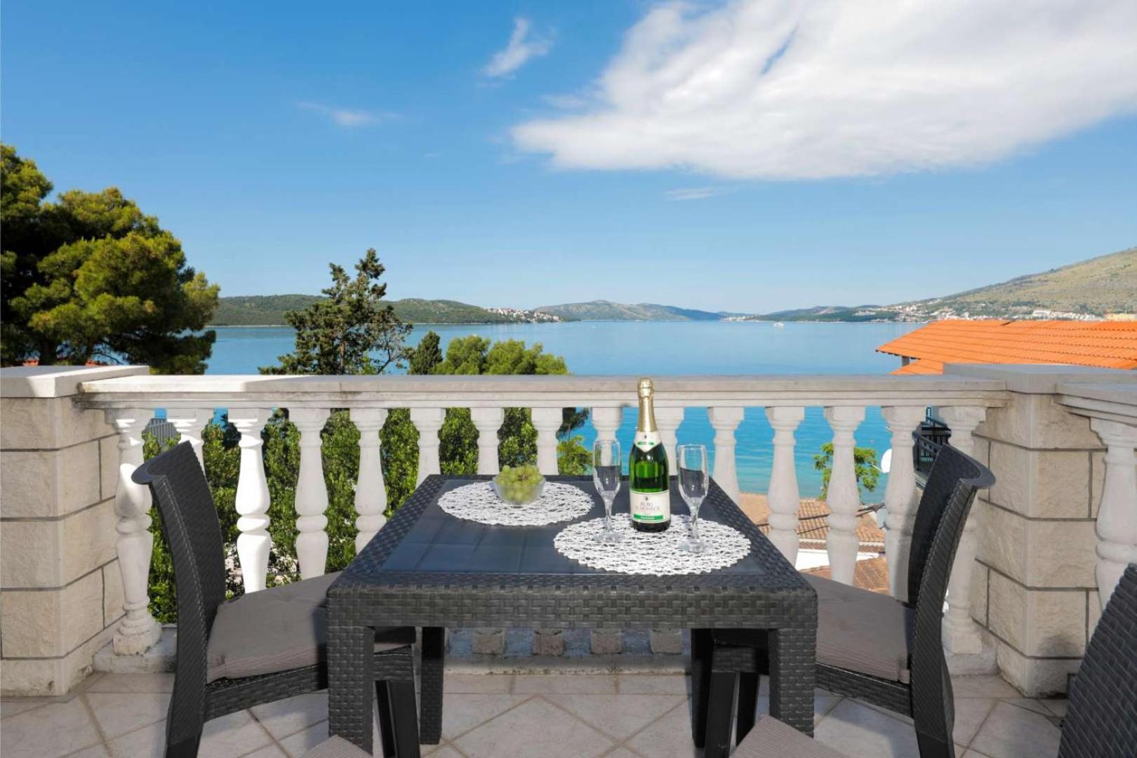 טרוגיר Apartments Lovric מראה חיצוני תמונה