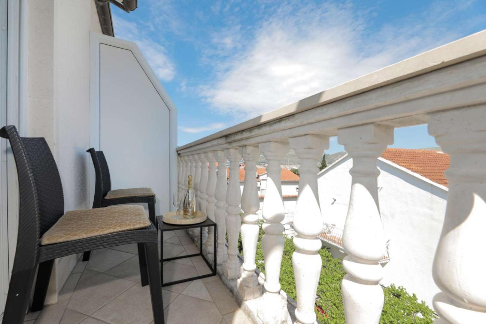 טרוגיר Apartments Lovric מראה חיצוני תמונה