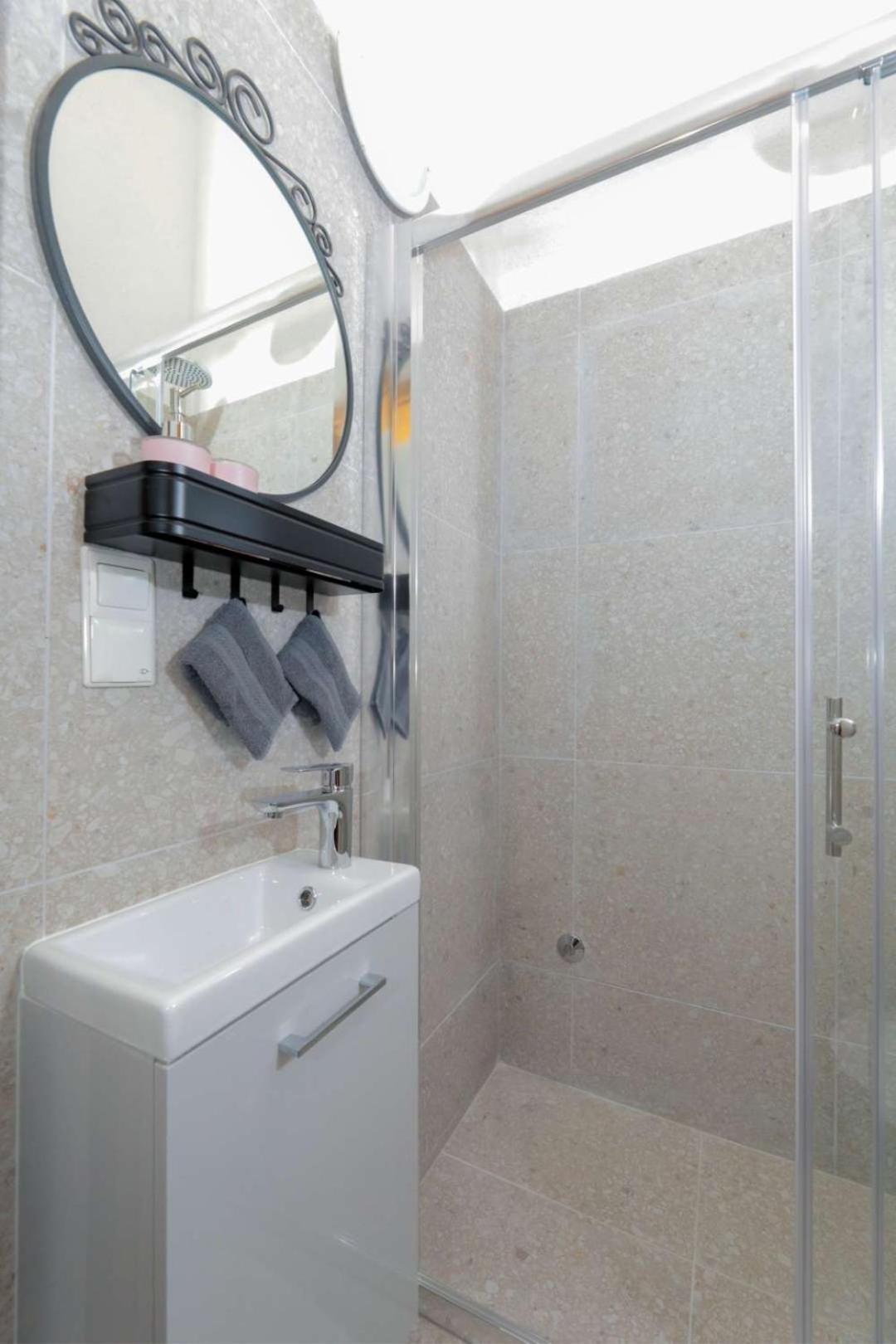 טרוגיר Apartments Lovric מראה חיצוני תמונה