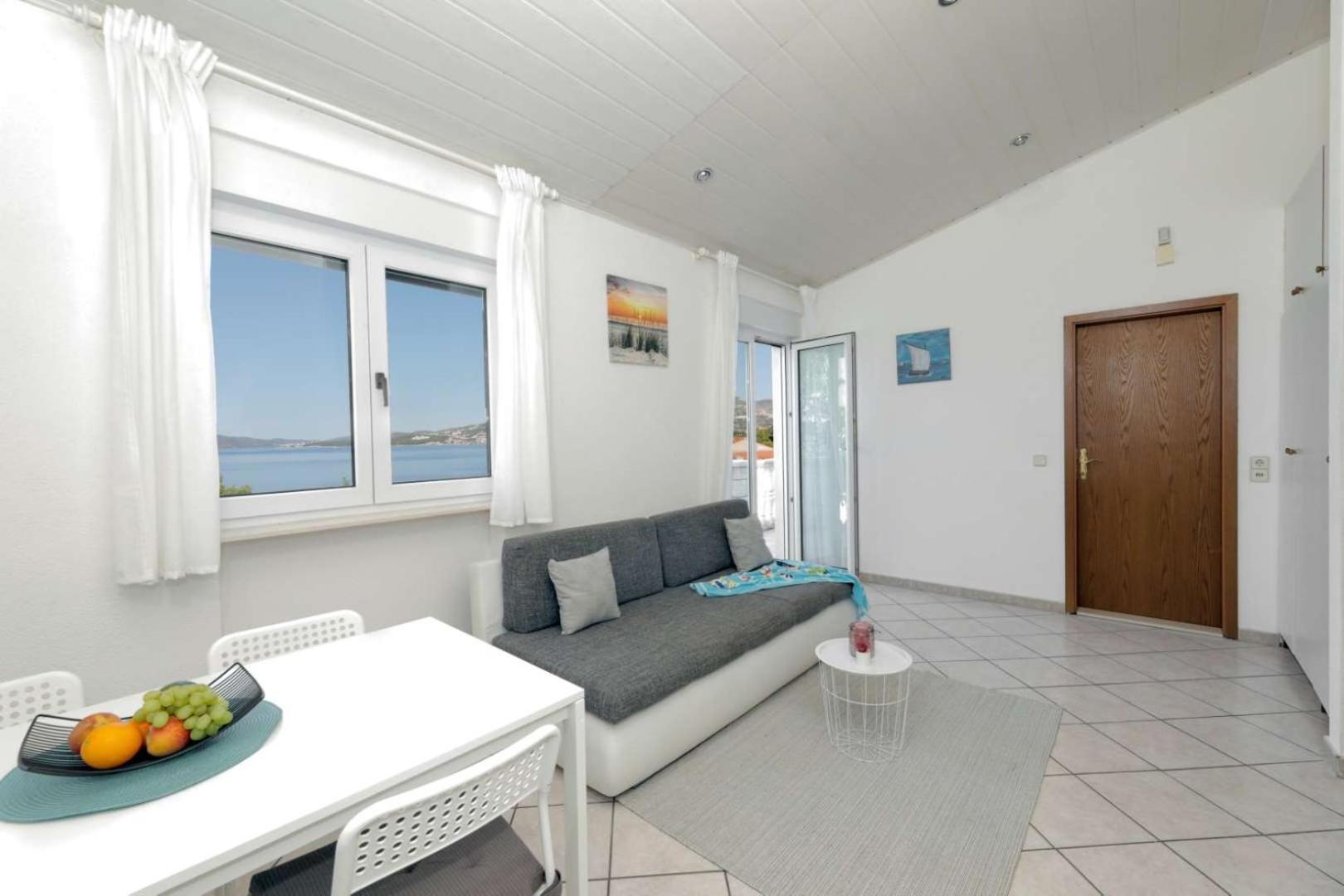 טרוגיר Apartments Lovric מראה חיצוני תמונה