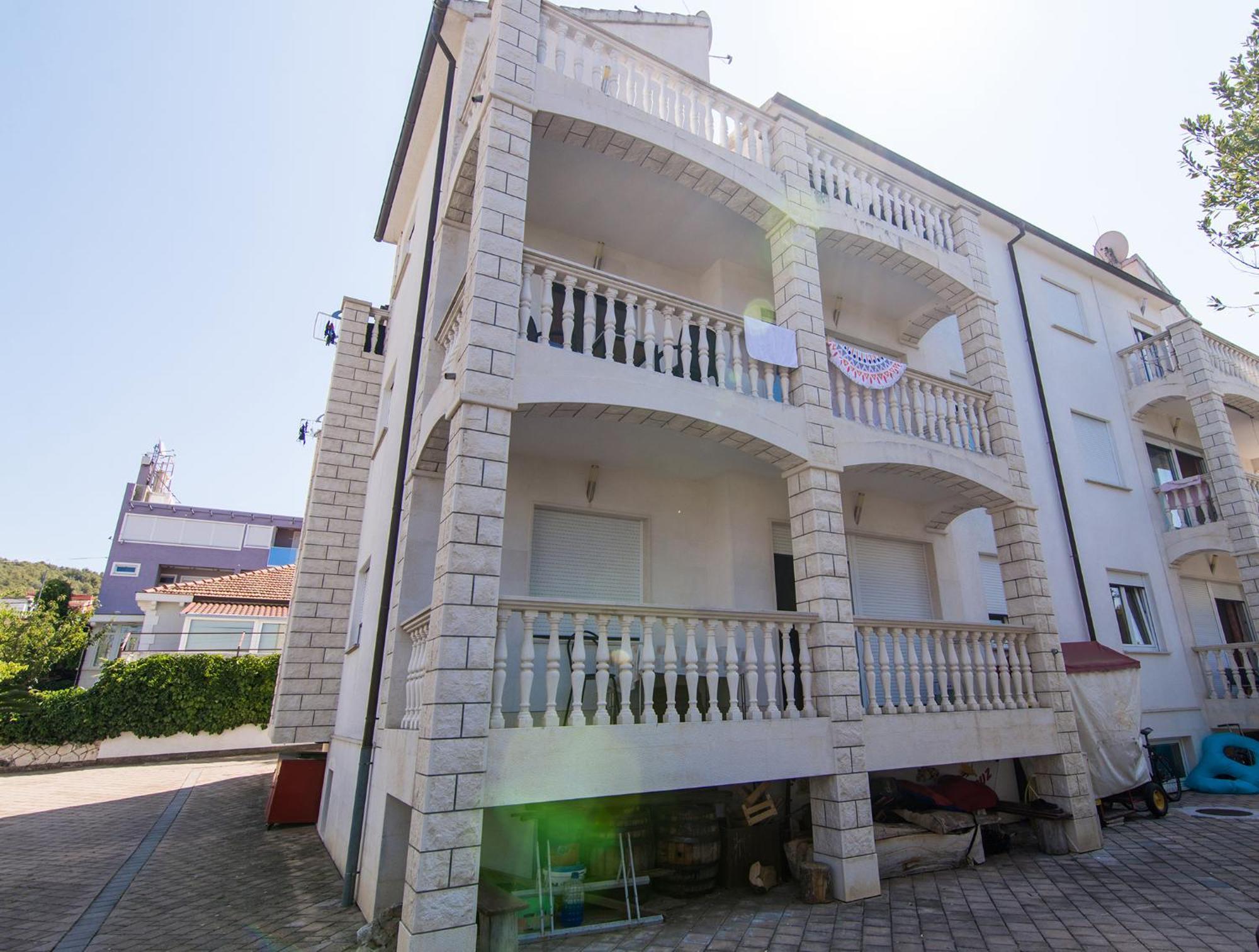 טרוגיר Apartments Lovric מראה חיצוני תמונה